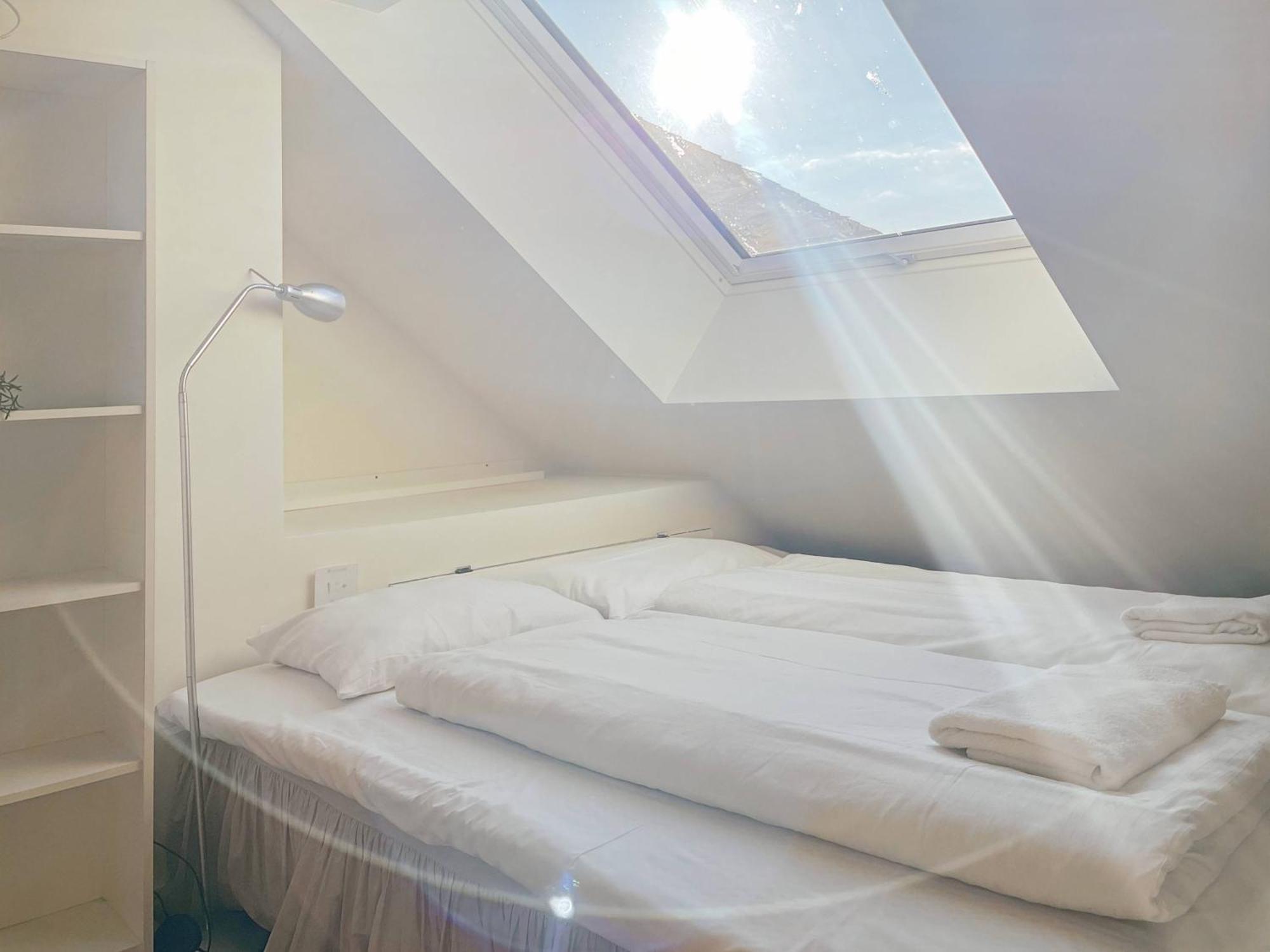 Apartamento Vibrant On Bustling Street, Above A Restaurant Perfect For Tourists, *
