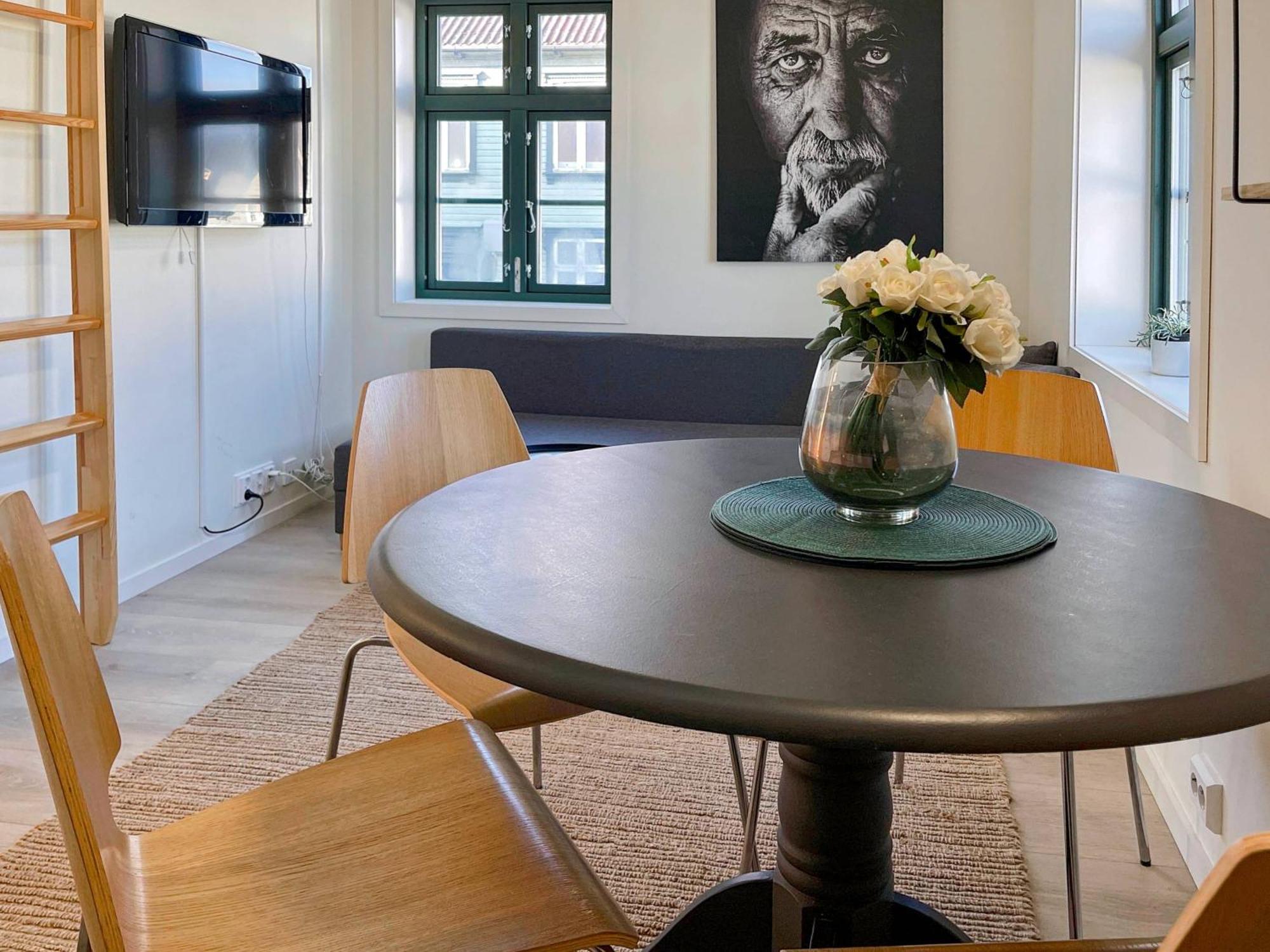 Apartamento Vibrant On Bustling Street, Above A Restaurant Perfect For Tourists,