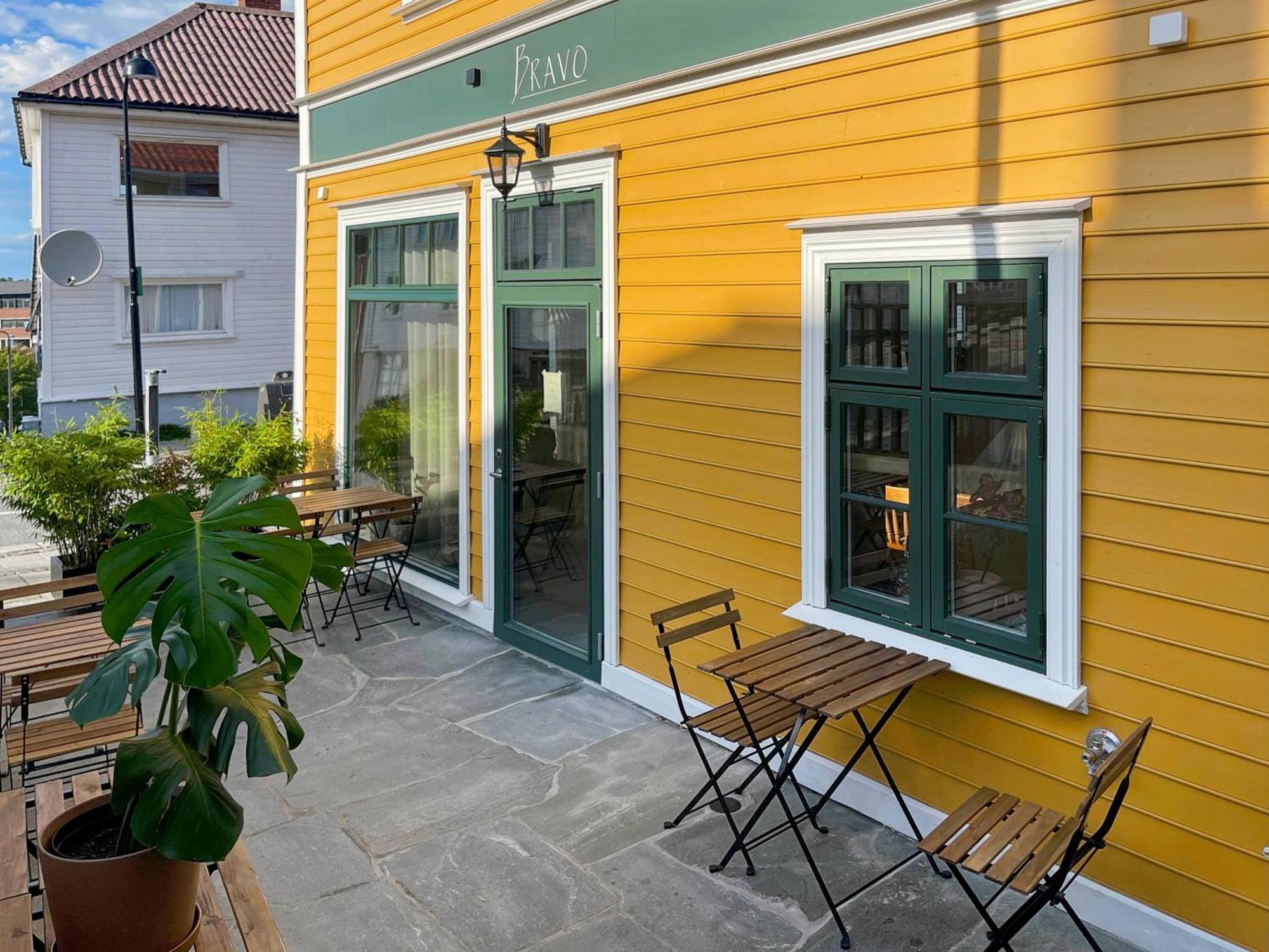 Apartment Vibrant On Bustling Street, Above A Restaurant Perfect For Tourists, *