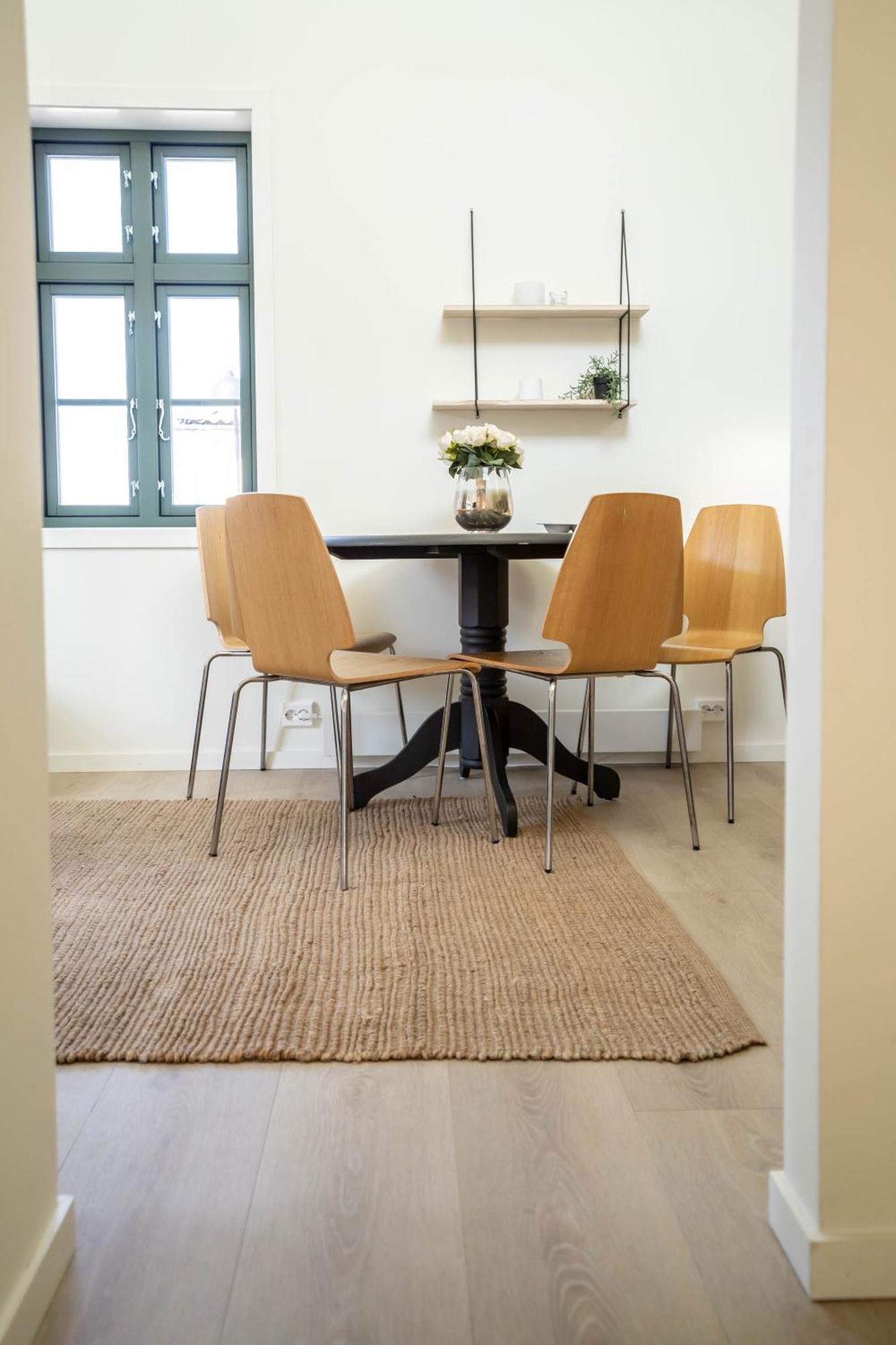 Apartment Vibrant On Bustling Street, Above A Restaurant Perfect For Tourists, *